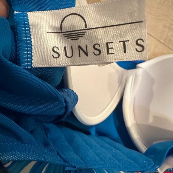 SUNSETS WOMENS PATRIOTIC BLUE AND RED TANKINI TOP SWIM 34DD - Picture 6 of 8